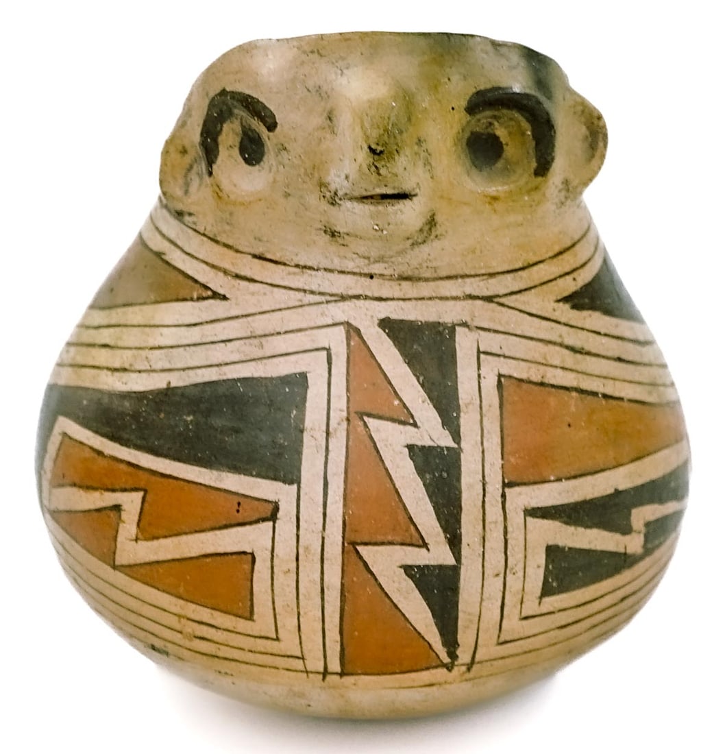 Old Native American Southwest Effigy Pot (1 of 7)