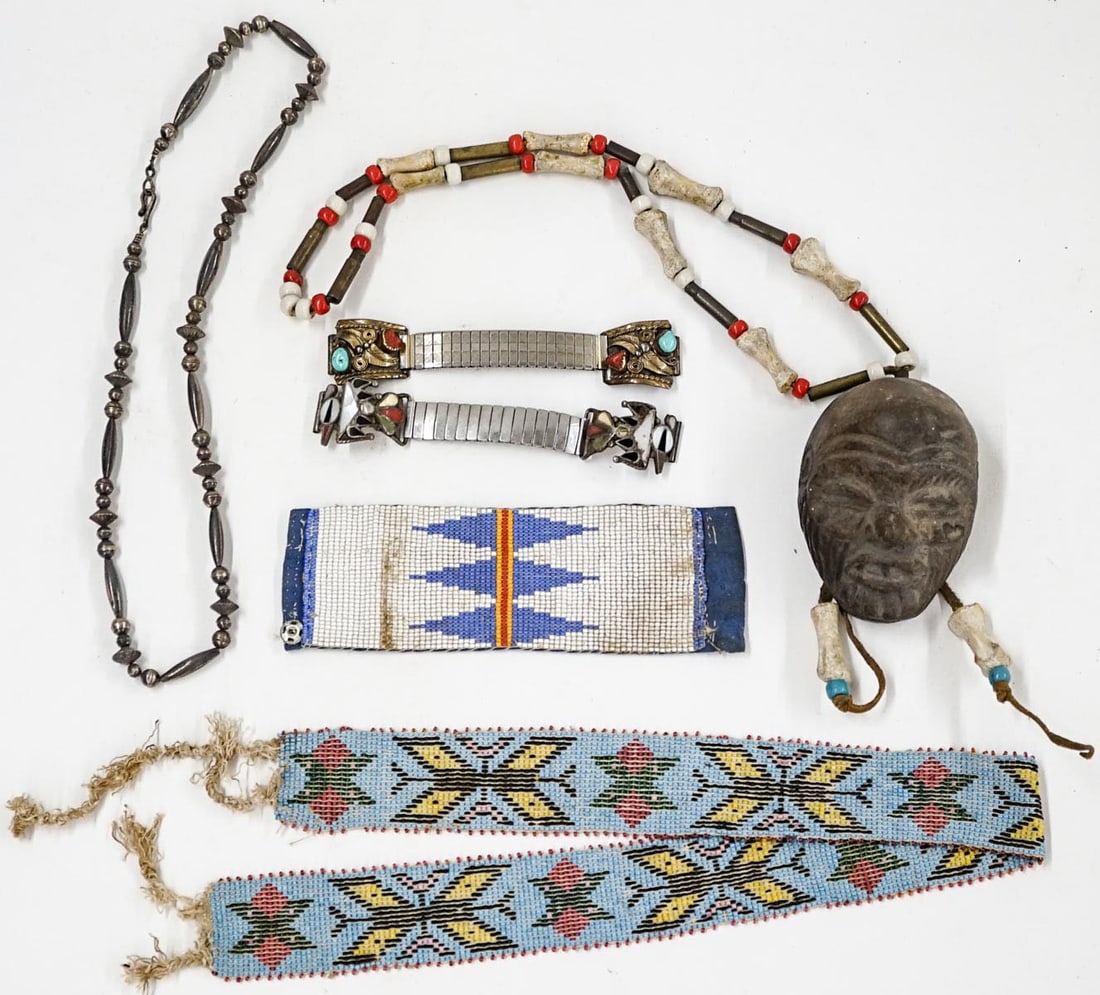 Native American Vintage Jewelry & Beadwork (1 of 9)