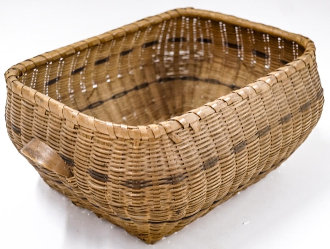 Micmac Vintage Wood Handled Basket: Micmac Vintage Wood Handled Basket. Measures 6 x 16 x 11 inches. Very good condition. If lot is absent of a condition report one may be requested via email. Condition report is provided as an opinion 