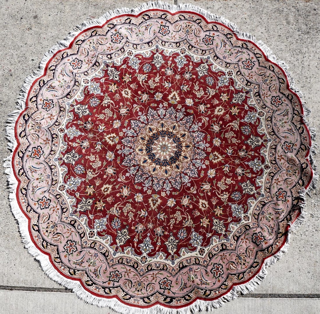 Fine Scalloped-Edge Round Handmade Rug (1 of 3)