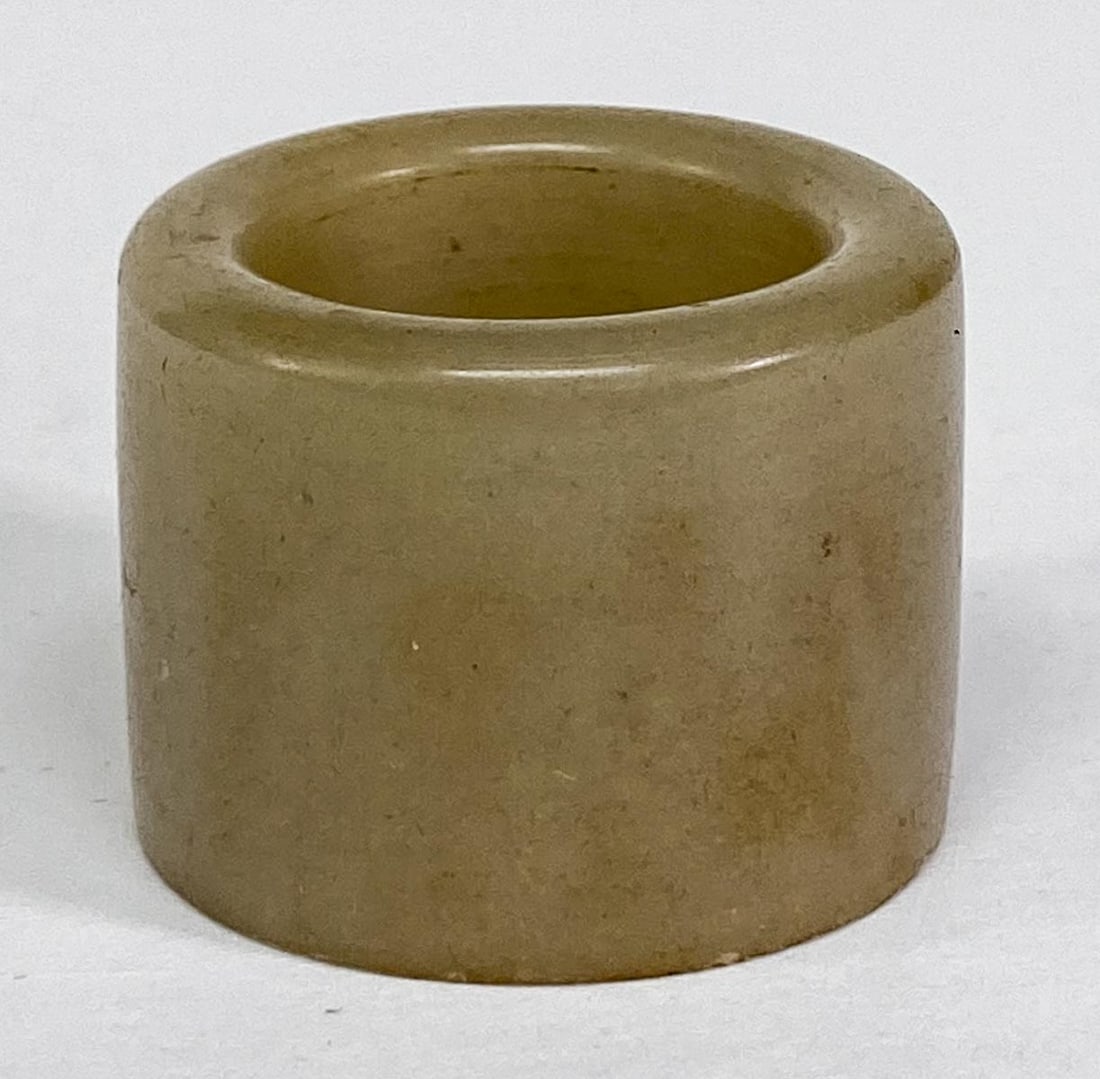 Chinese Jade Archers Ring: Chinese Jade Archers Ring. Measures 1.0624 x 1.375 inches (27 x 37 mm), weighs 39 grams. Ring size 14. One chip on edge. Provenance: Spokane, Washington estate collection. If lot is absent of a condit