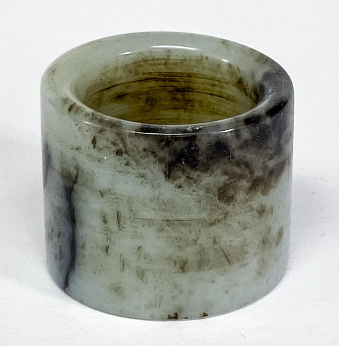 Chinese Jade Archers Ring: Chinese Jade Archers Ring. Measures 1 x 1.125 inches (25 x 30 mm), weighs 20 grams. Ring size 10.5. No damage. Provenance: Spokane, Washington estate collection. If lot is absent of a condition report
