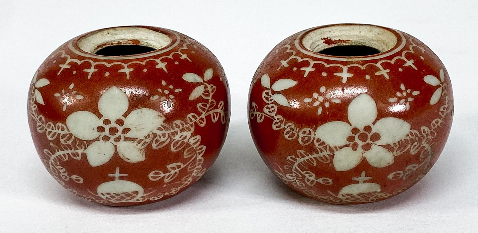Chinese Antique Porcelain Miniature Jars: Chinese Antique Porcelain Miniature Jars. They measure 1.75 inches tall x 2.125 inches (44 x 54 mm). No lids. No damage. Provenance: Spokane, Washington estate collection. If lot is absent of a condit