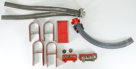 Wind-up Tin Litho Train 2pc Set w/ Tracks