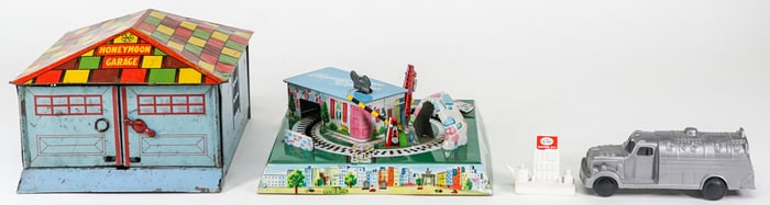 MARX Honeymoon Cottage and Garage Tin Litho