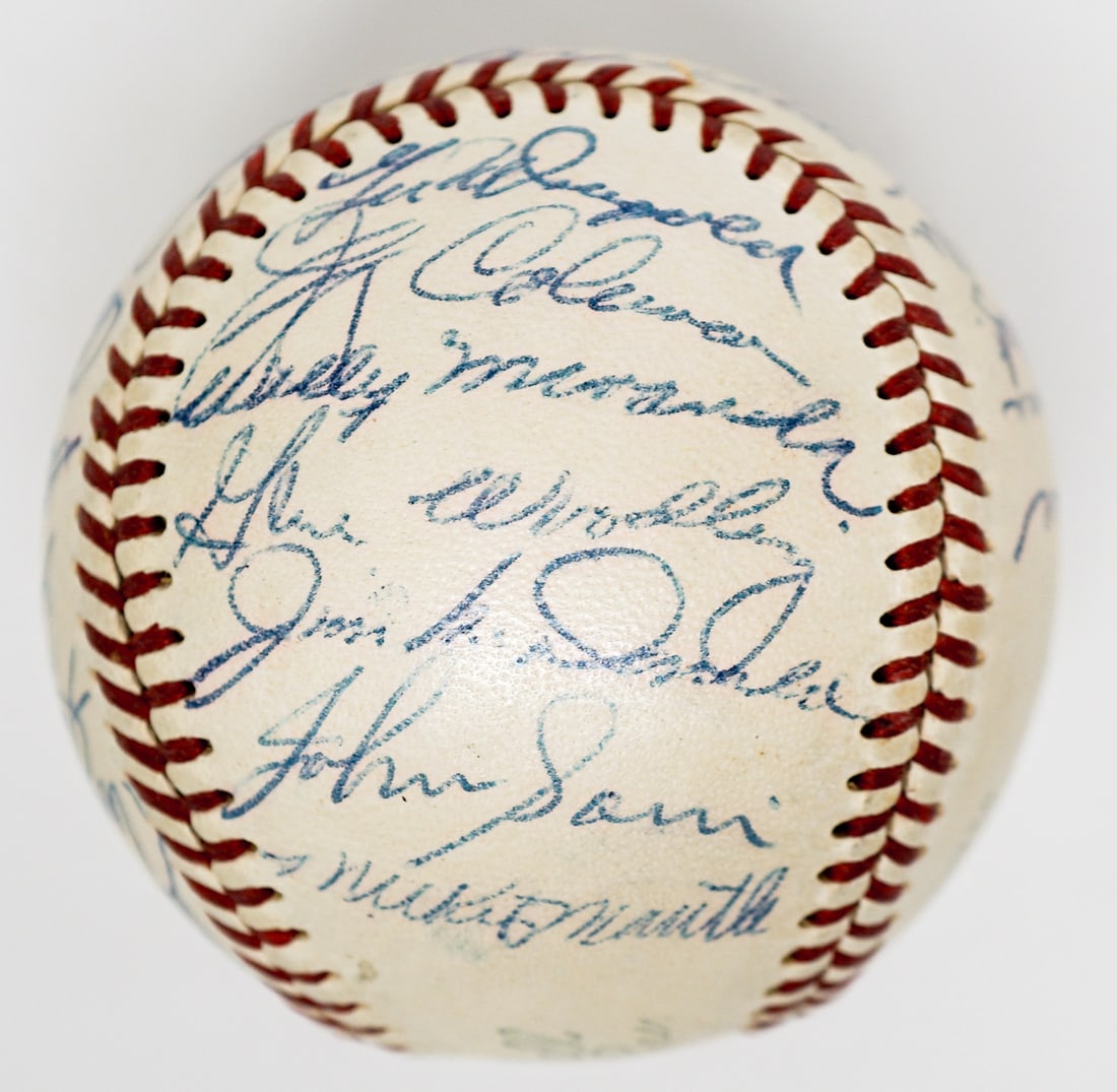 1953 New York Yankees Team Signed Baseball NM (1 of 8)