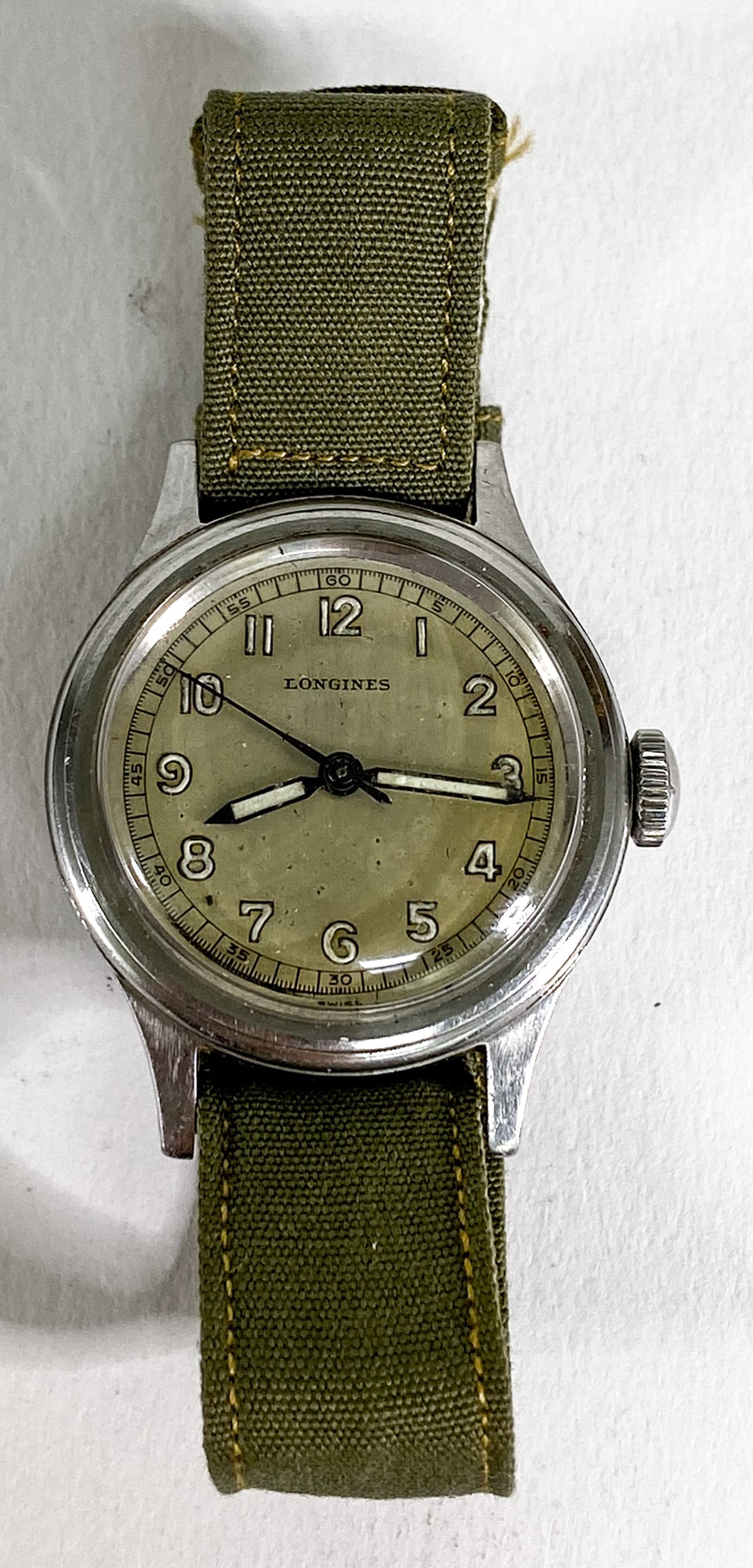 Longines Military USN Buships Watch: Longines Military USN Buships Watch. Dial measures 27 mm, total diameter 33 mm. Running condition, not tested for accuracy. If lot is absent of a condition report one may be requested via email. Condi