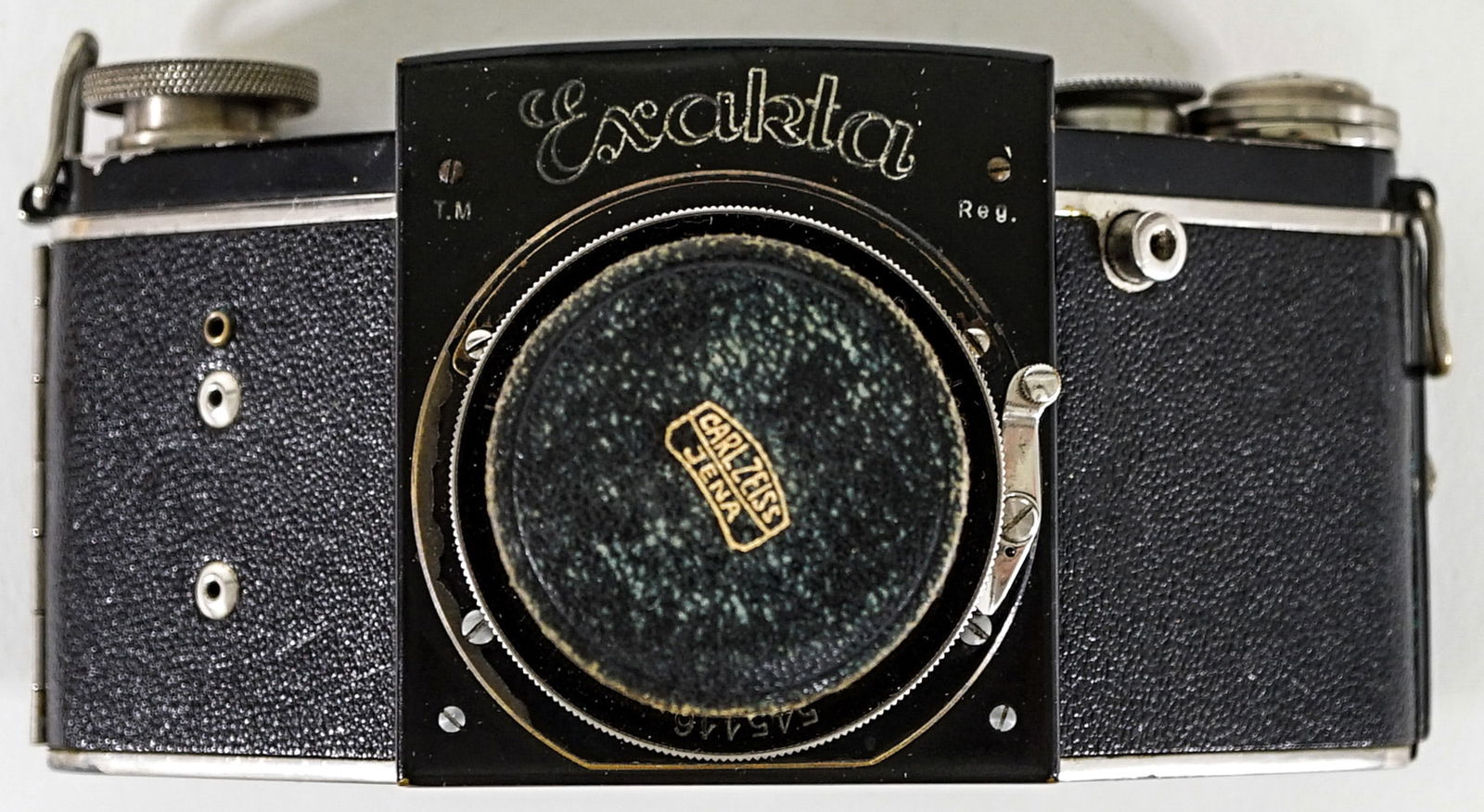 Exakta Camera w/ Carl Zeiss Jena Lens: Vintage Exakta Camera with Carl Zeiss Jena Lens. Includes instruction manual. Provenance: Estate collection from lifetime photographica collector. Items not tested and are in as-is condition. The abse