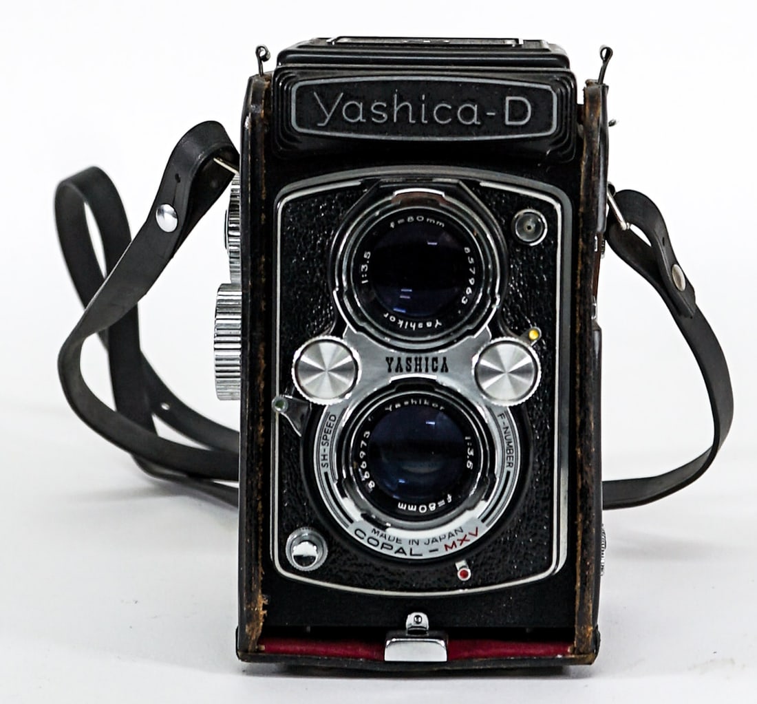 Yashica-D Camera (1 of 9)