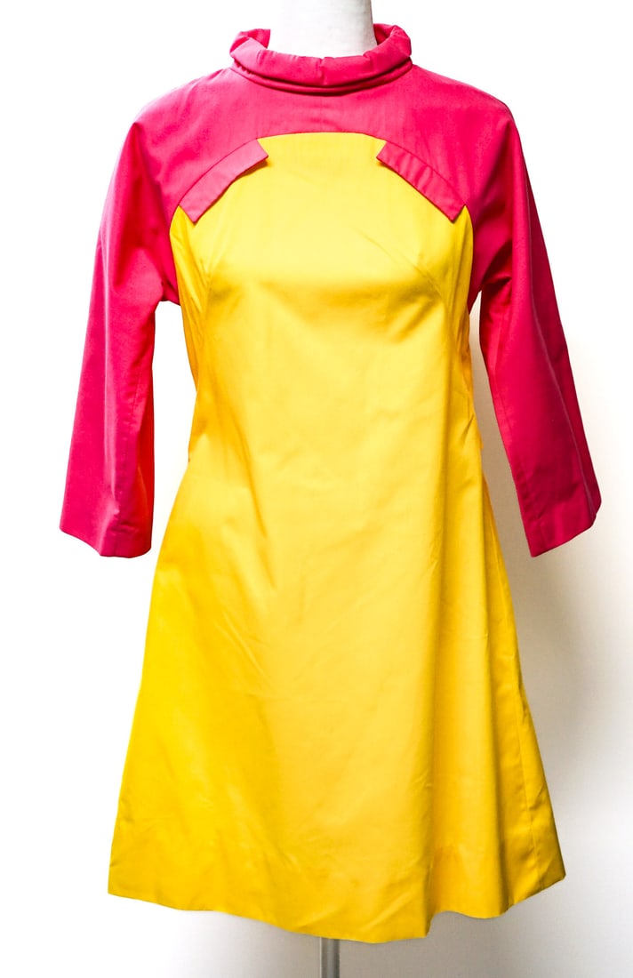 Braniff Airways - Emilio Pucci Hostess Space-Age (1 of 4)