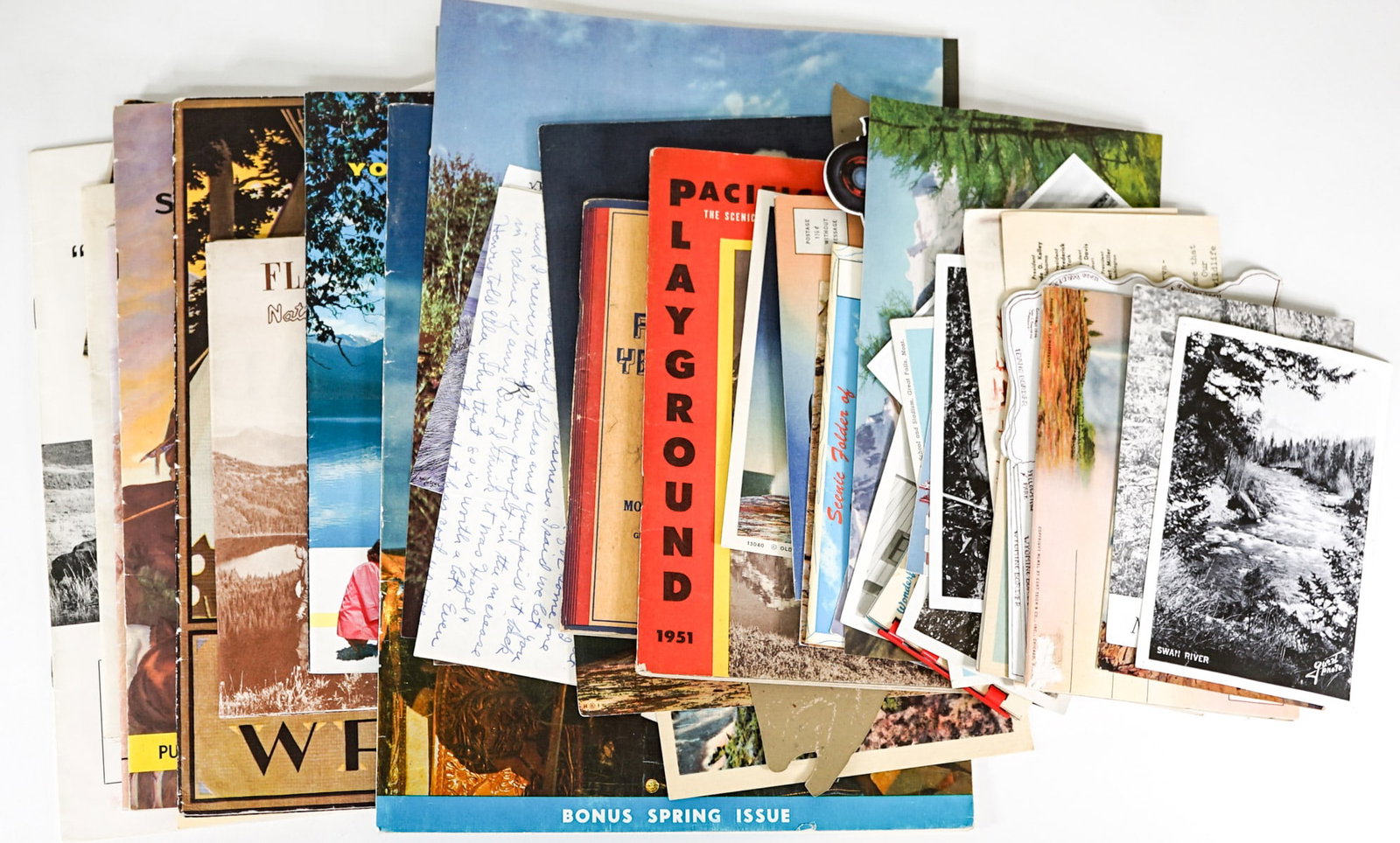 Montana, Roadside America Maps and Ephemera: Montana, Roadside America Maps and Ephemera. Mixed condition. If lot is absent of a condition report one may be requested via email. Condition report is provided as an opinion only and is no guarantee