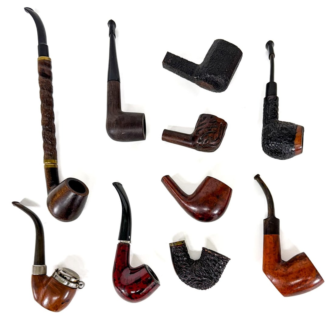 Estate Collection (10) Smoked Tobacco Pipes: Estate collection of (10) smoked pipes (4 lacking stems. Makers include: Calabrest, Muxiang, Lorenzo, Kemperling, Sherlock's Haven, Peterson's Emerald... and others. Lot measures 2 in. H x 12 in. W x 