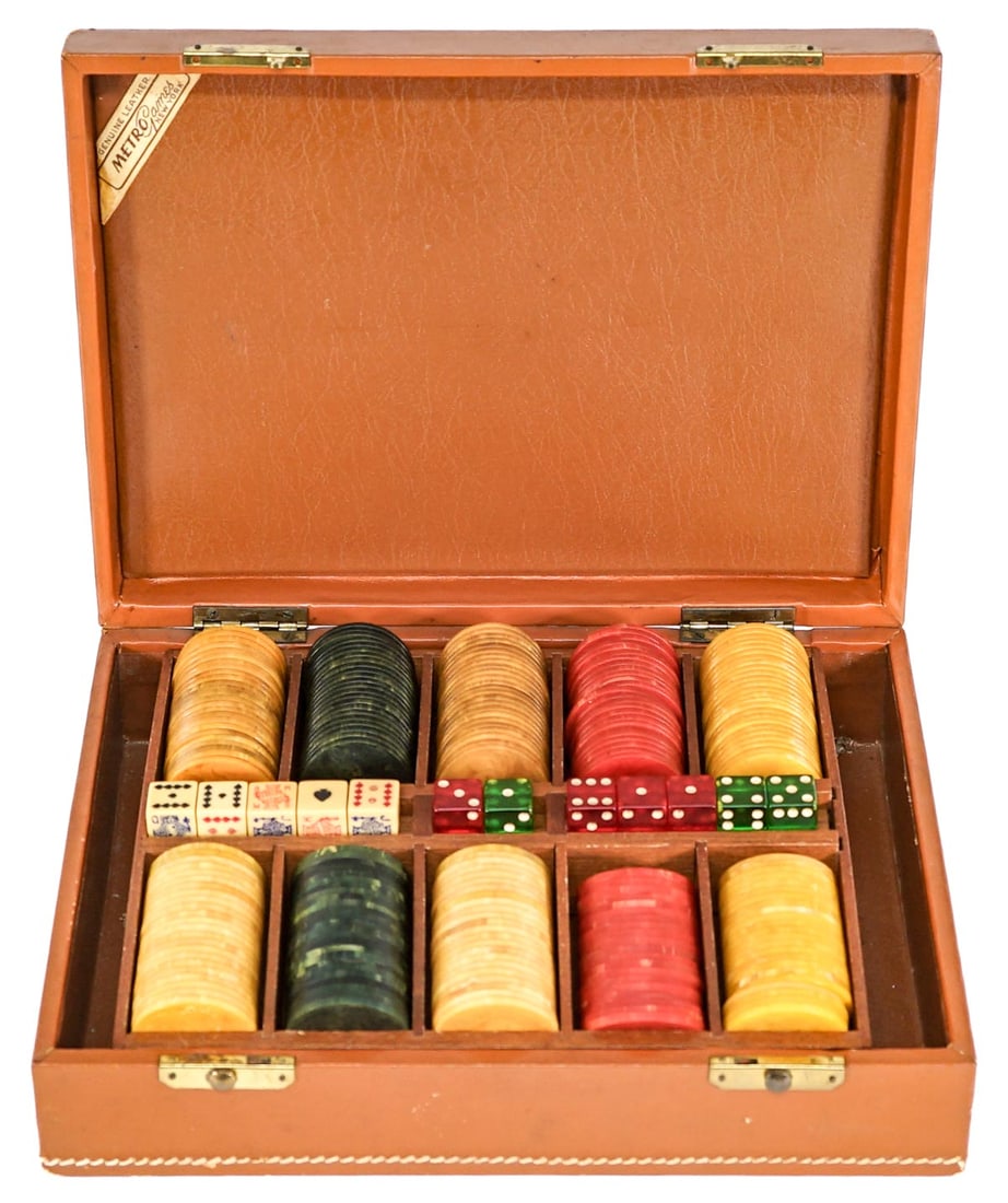 Bakelite Catalin Poker Chips in Fitted Case (1 of 5)