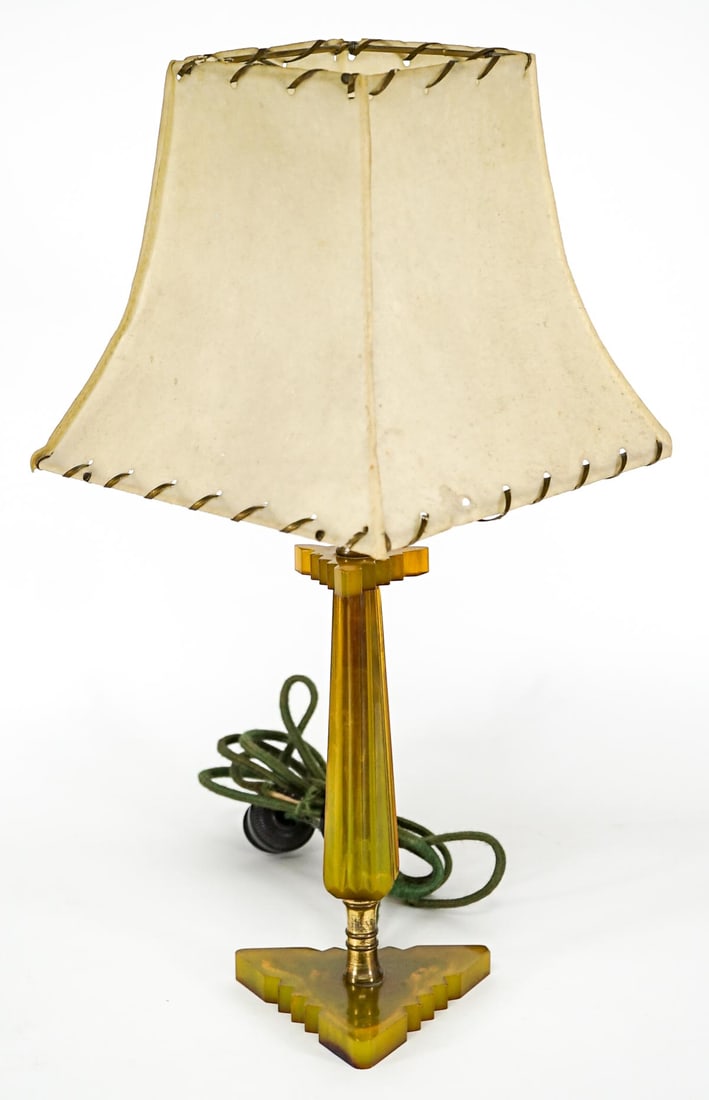 Bakelite Table Lamp (1 of 6)