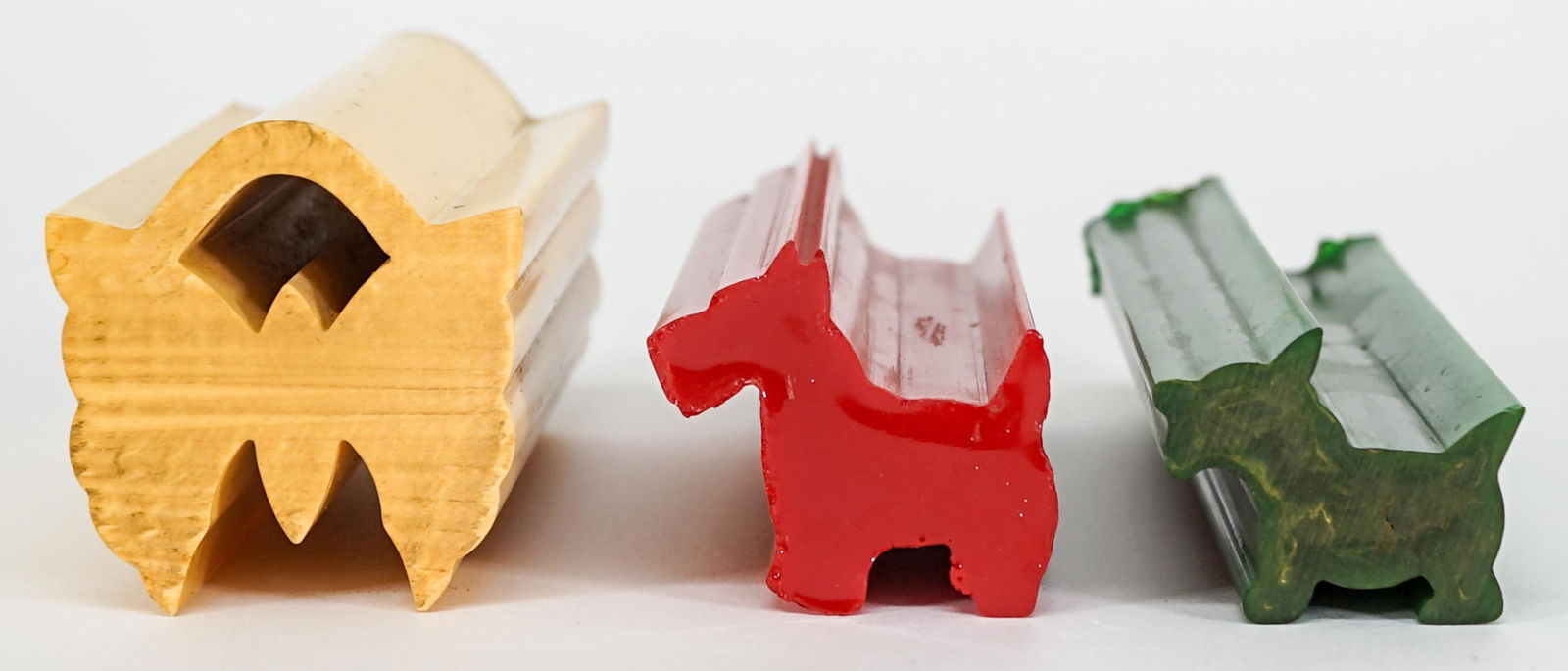 (3) Bakelite Rods Scottie Dog, Butterfly (1 of 4)