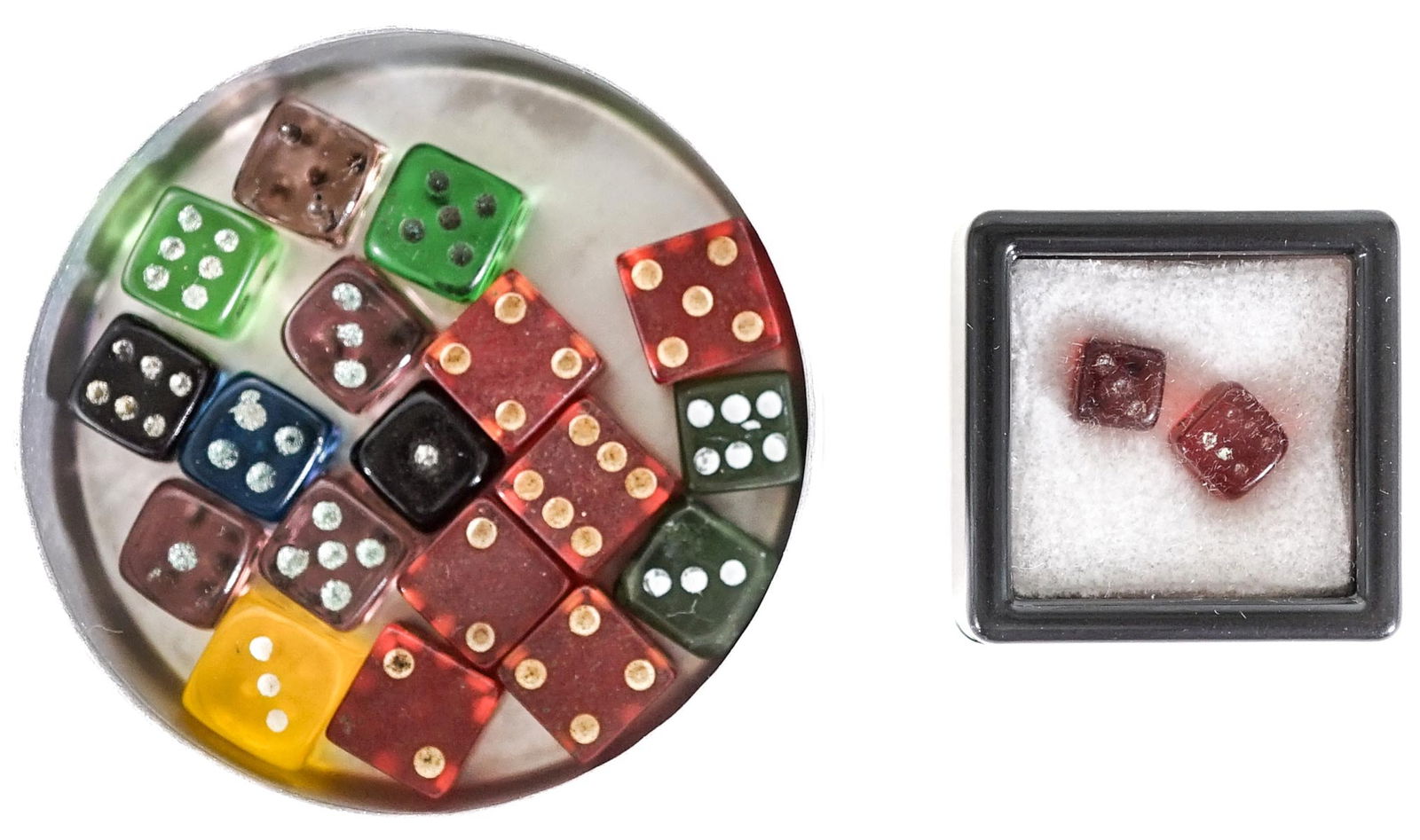 [Bakelite, Catalin, Vintage] Miniature Dice (1 of 1)