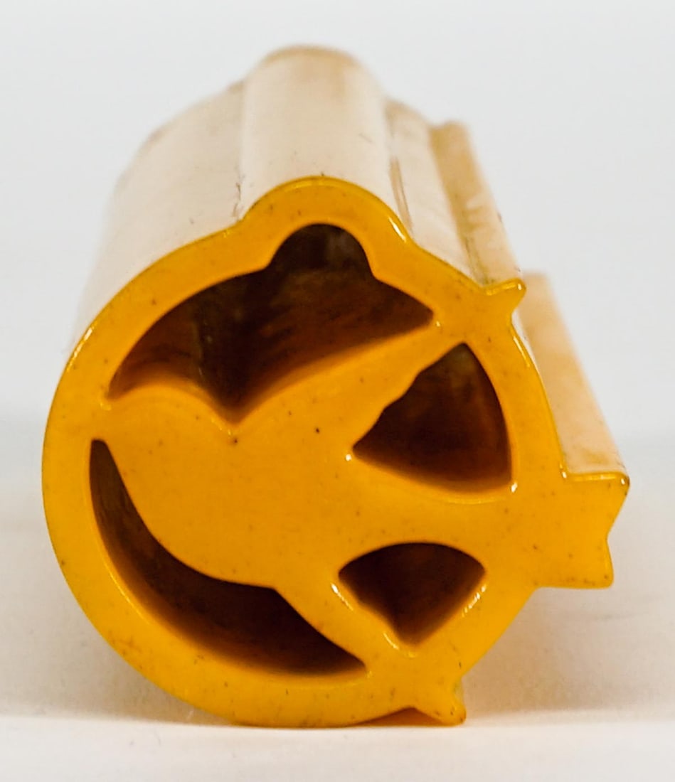 Extruded Bakelite Uncut Rod (Bird, 6 inches): Extruded Bakelite Uncut Rod (Bird, 6 inches length). Measures 6 in. x 2 in. x 2.25 in. Weighs 299 grams. The descriptions of items appearing in advertising prior to this auction are believed to be cor