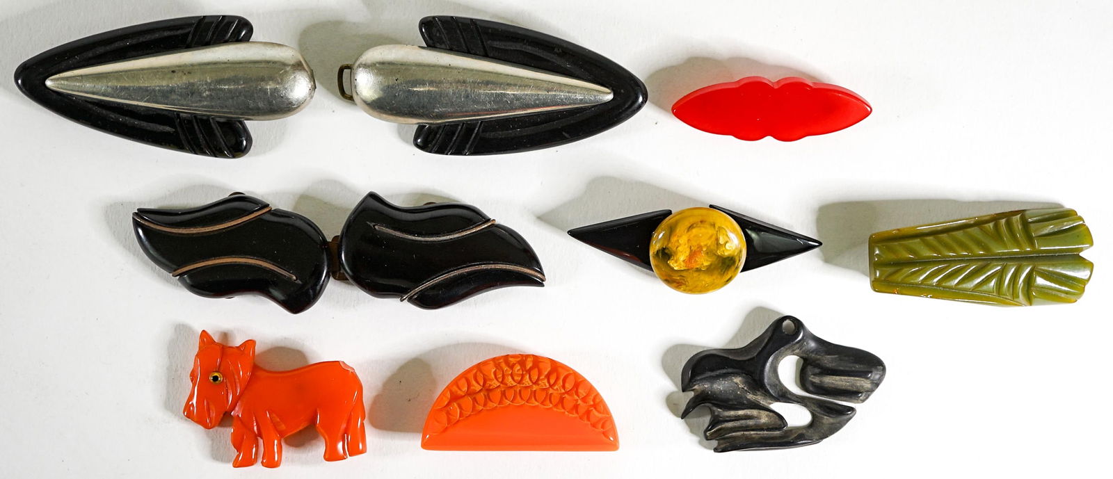 [Bakelite, Catalin, Plastics] Clips, Pins, etc (1 of 3)