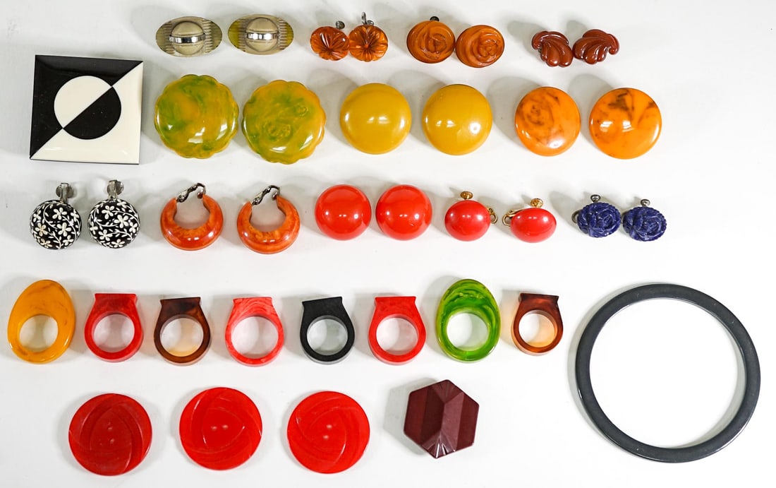 [Bakelite, Catalin, Plastics] Vintage Jewelry (1 of 2)