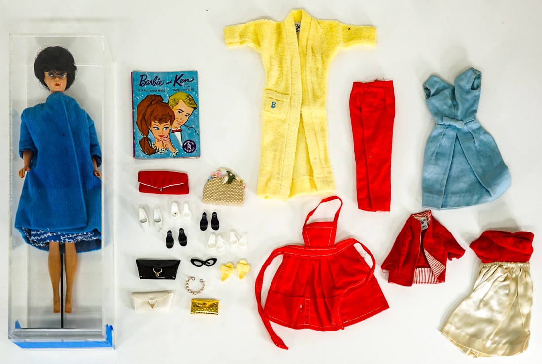 Vintage 1964 Brunet Bubble Cut Barbie Mattel (1 of 7)