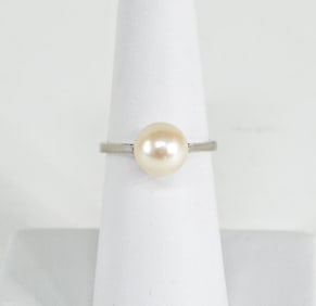 18k White Gold & Pearl Ring