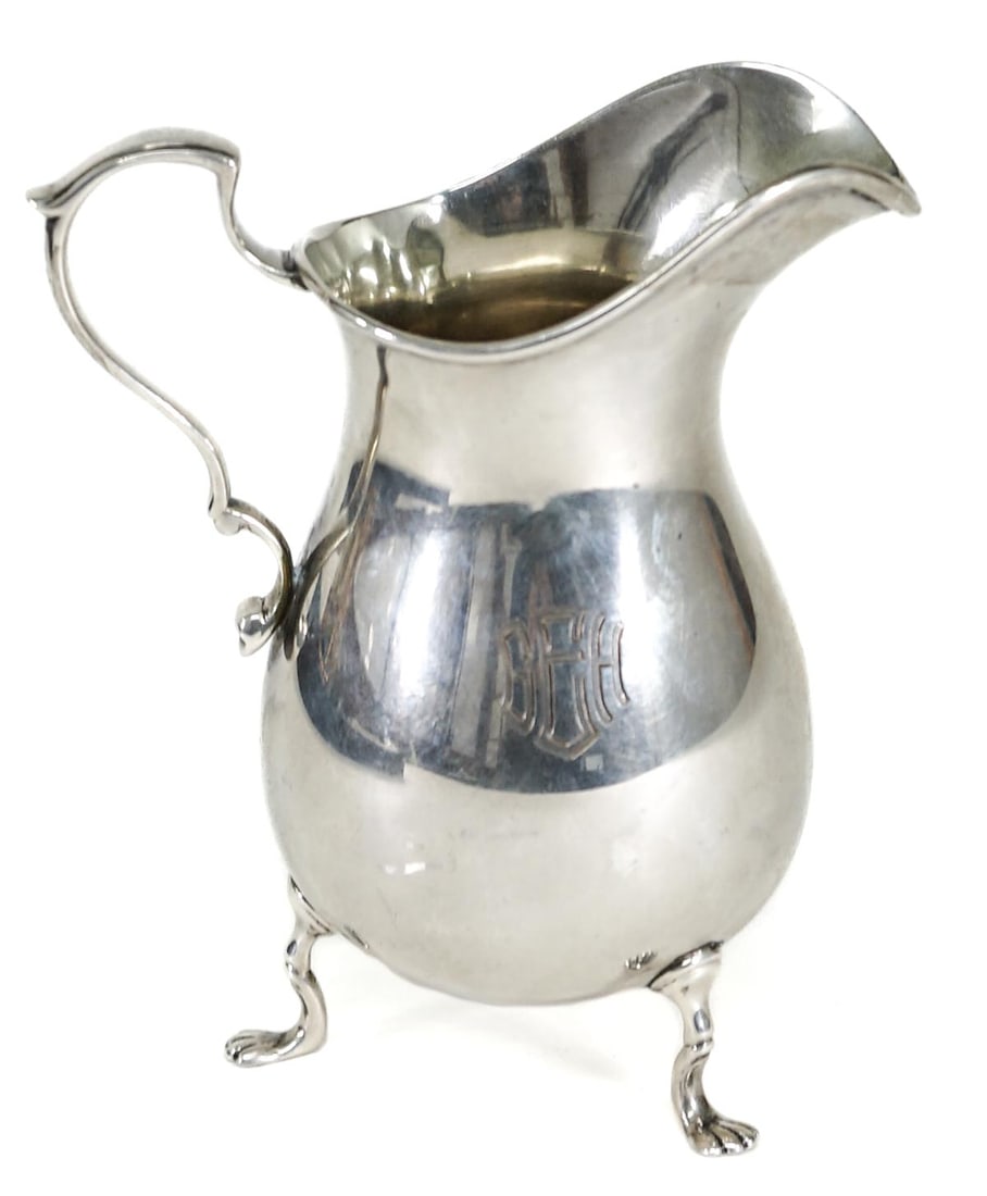 Watson Co. 4.25IN Sterling Creamer [80g]: Watson Co. Sterling creamer weighs 80 grams. Painting framed measures 4.25 in. H x 4 in. W x 2.5 in. D for shipping purposes only. The absence of a condition report does not imply that the lot is in p
