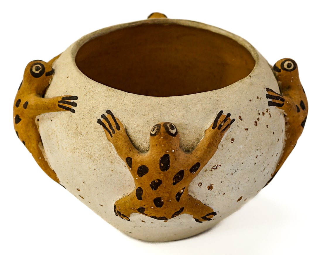 Native American Zuni Pottery Effigy Bowl [Frogs] (1 of 8)