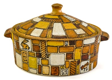 Pottery Covered Bowl [Animal Motif]