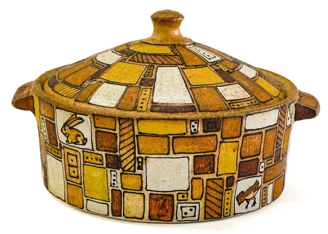 Pottery Covered Bowl [Animal Motif] (1 of 9)