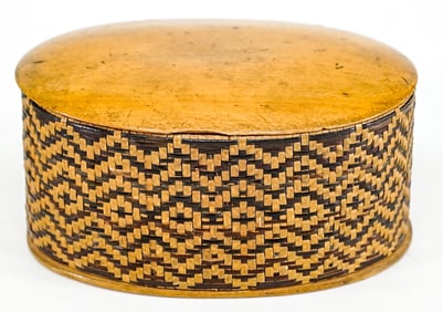 Extremely Fine Small Lidded Box