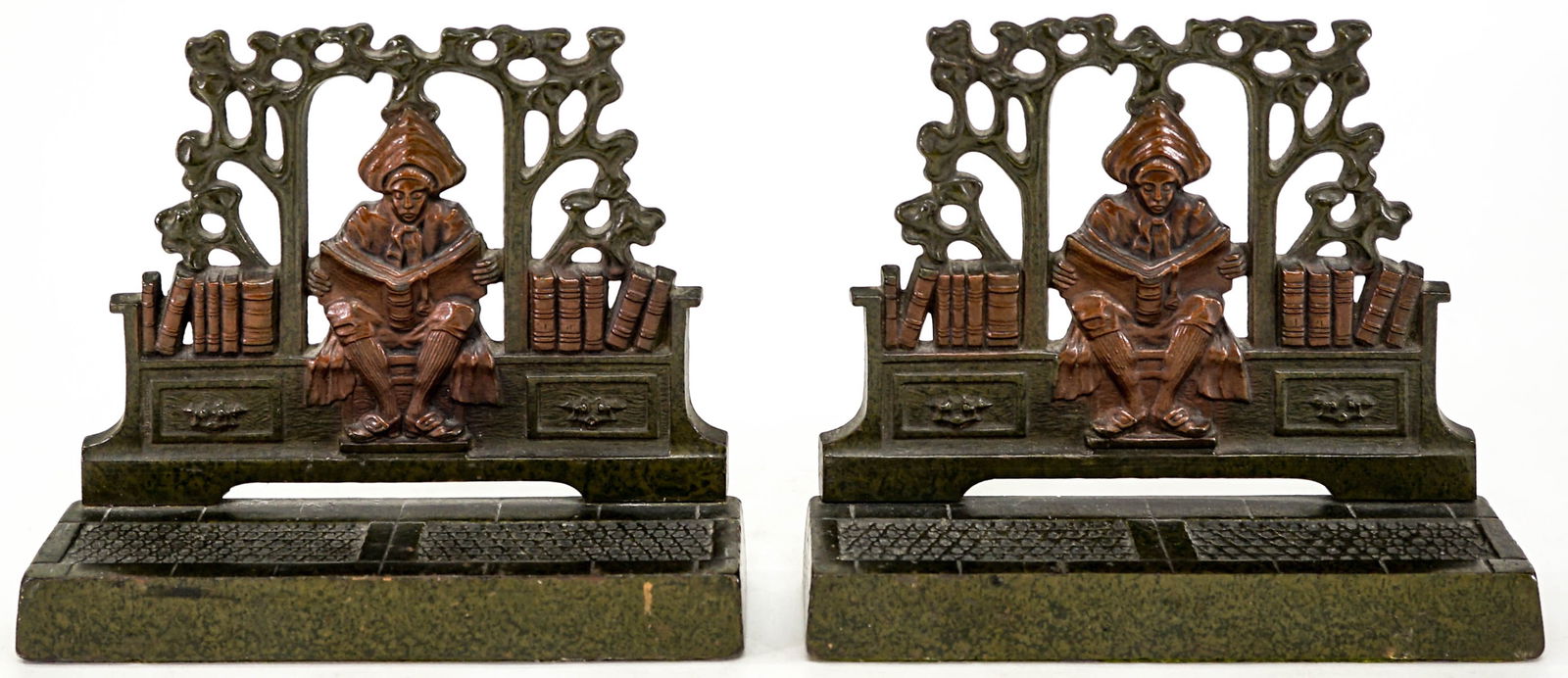 Judd Co. Cast Iron Pair Bookends [Man Reading] (1 of 7)