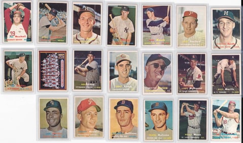 (21) 1957 Topps Baseball Cards