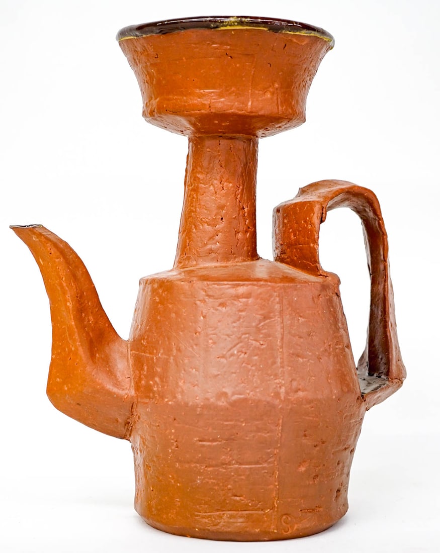 Chris Stewardson Ceramic Ewer: Measures 10.25 x 8 x 5.5 inches. Excellent condition. No damage or repairs. The absence of a condition report does not imply that the lot is in perfect condition or completely free from wear and tear,