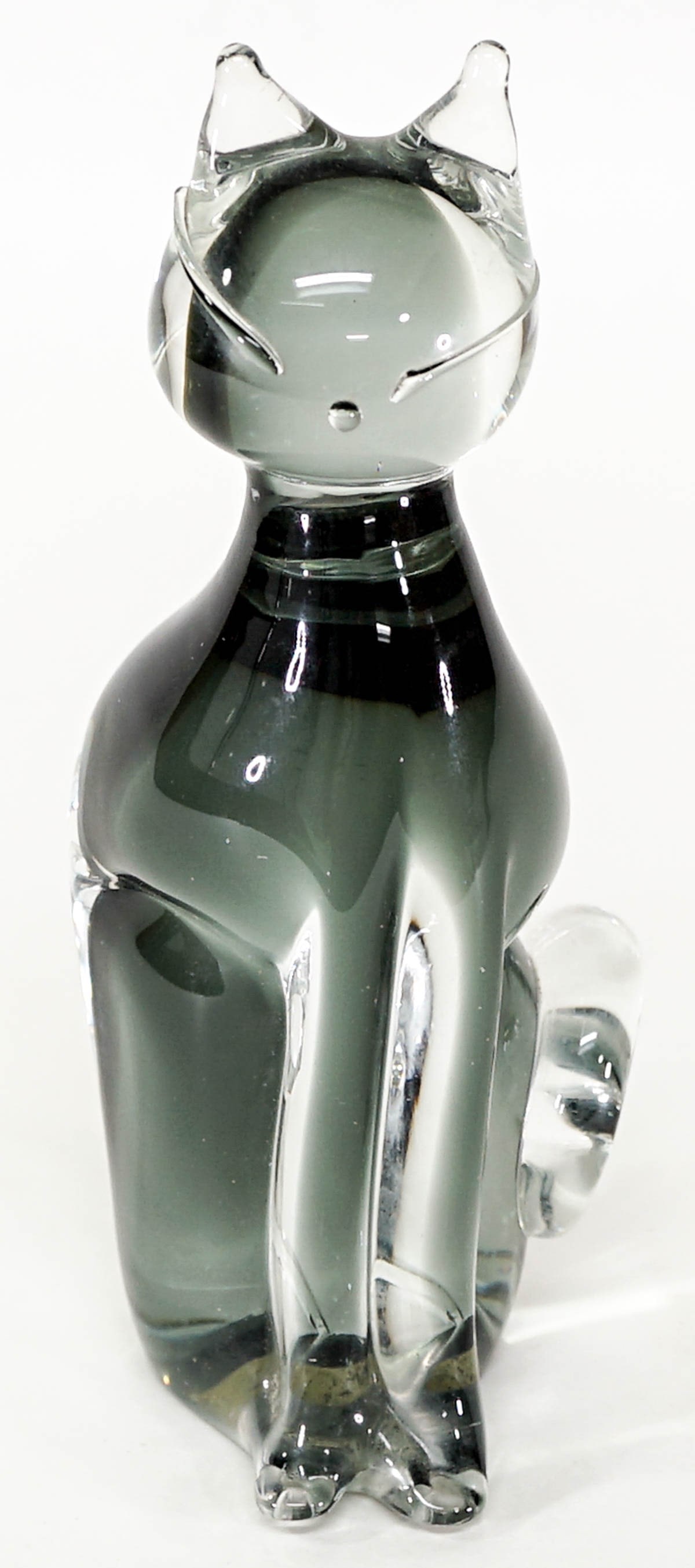 V. Nason Murano Art Glass 7.5IN Cat: V. Nason for Murano Art Glass. Sitting cat measures 7.5 in. x 3.25 in. x 3.5 in. deep. No evident cracks, chips or repairs. The absence of a condition report does not imply that the lot is in perfect 