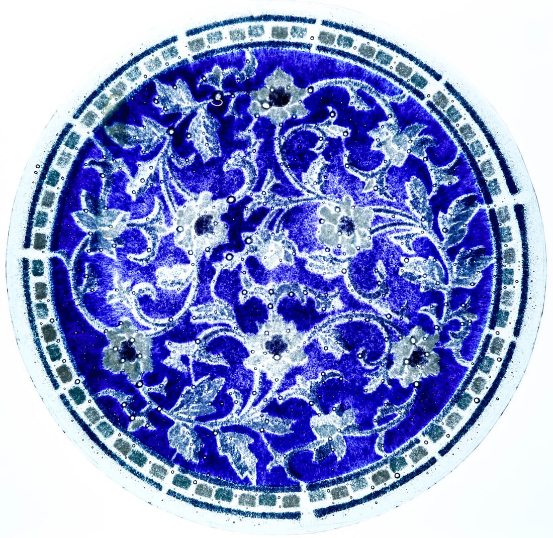 Peggy Carr Glass Plate [Floral, Cobalt]: Peggy Carr glass plate with original box. Measures .5 in. high x 7.75 in. diameter. Box measures 9 x .5 x 1.5 in. No evident cracks, chips or repairs. The absence of a condition report does not imply