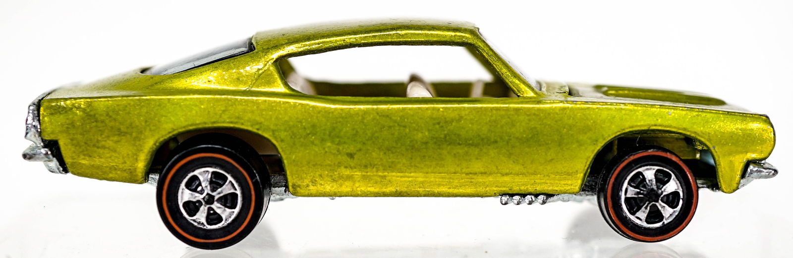 Hot Wheels Redlines 1967 Custom Barracuda (1 of 6)