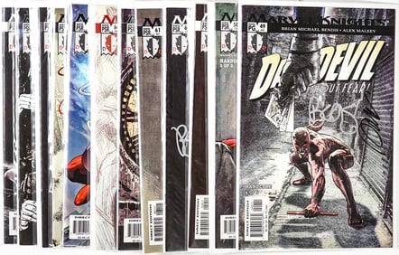 (13) Daredevil Comics DUAL SIGNED Bendis/Maleev