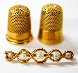14K Gold Bar Pin & Thimbles