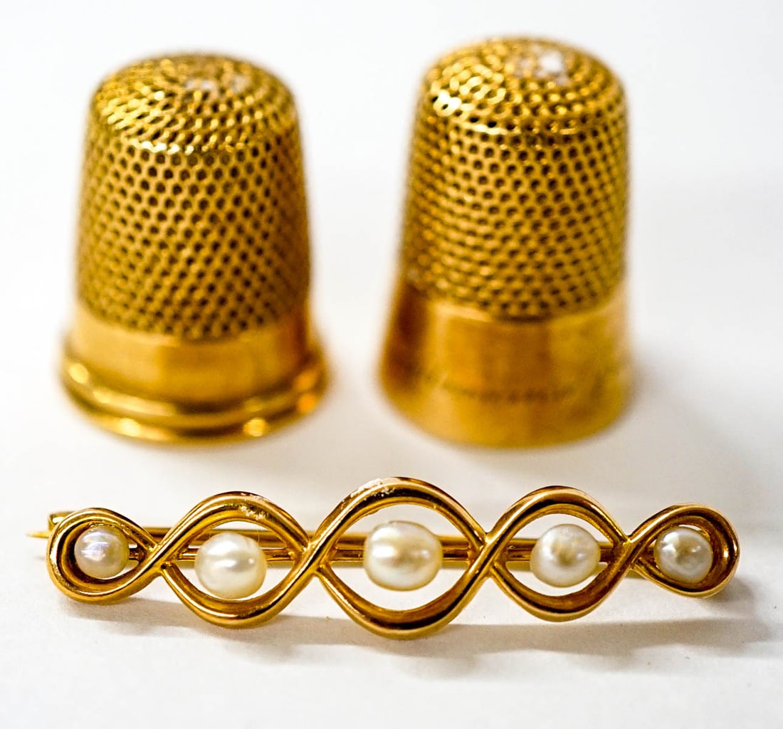 14K Gold Bar Pin & Thimbles (1 of 4)