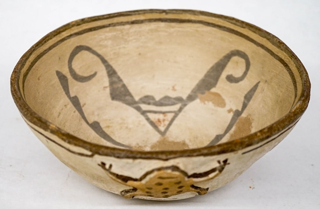 Zuni Frog Effigy Pottery Bowl (1 of 6)