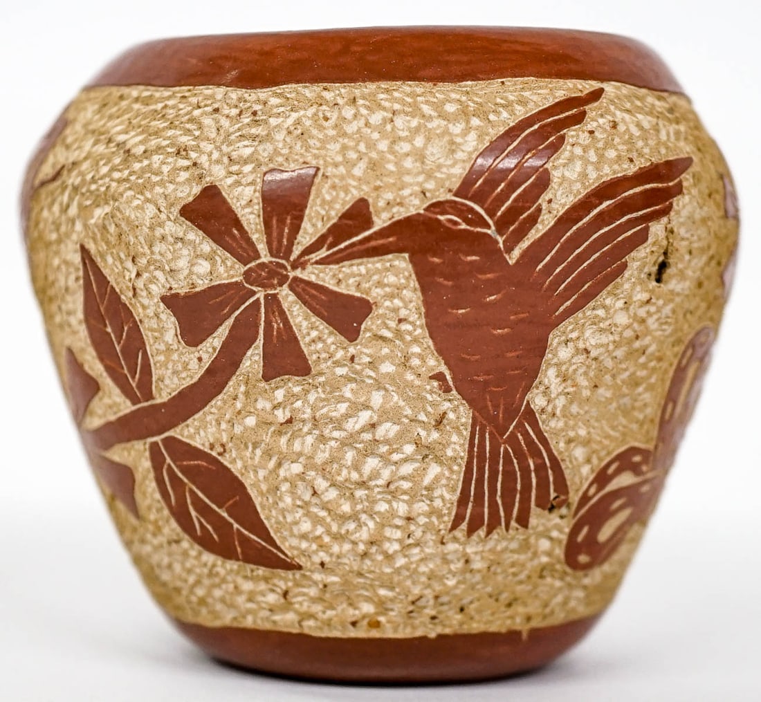 San Juan Pueblo Tsigowanu & Kwa Povi Pottery: Roy Tsigowanu and Stella Kwa 'Hummingbird' small pottery vase. Measures 2.5 x 3 in. diameter. No evident cracks, chips or repairs. Item measures 2.5 x 3 in. diameter for shipping purposes. The absence