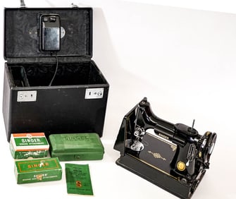 Vintage Singer Featherweight Sewing Machine
