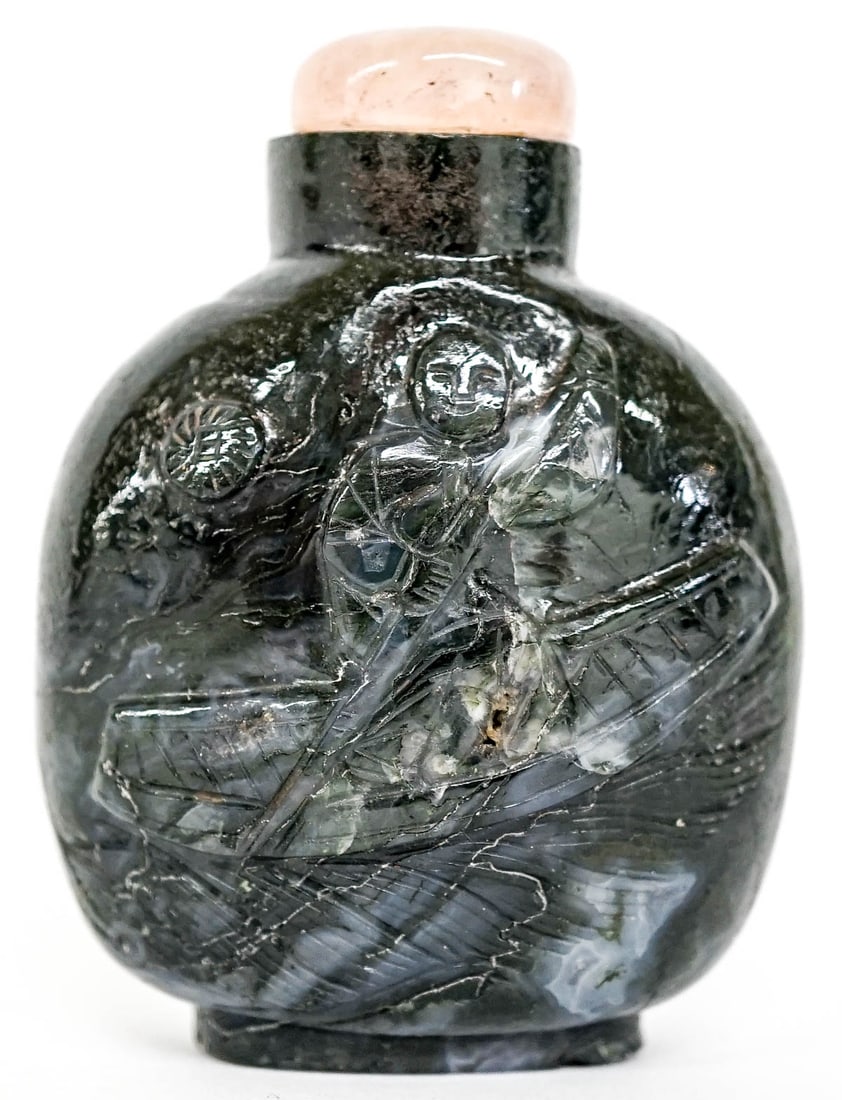 [China] A Well-Carved Black & White Jade Snuff (1 of 6)