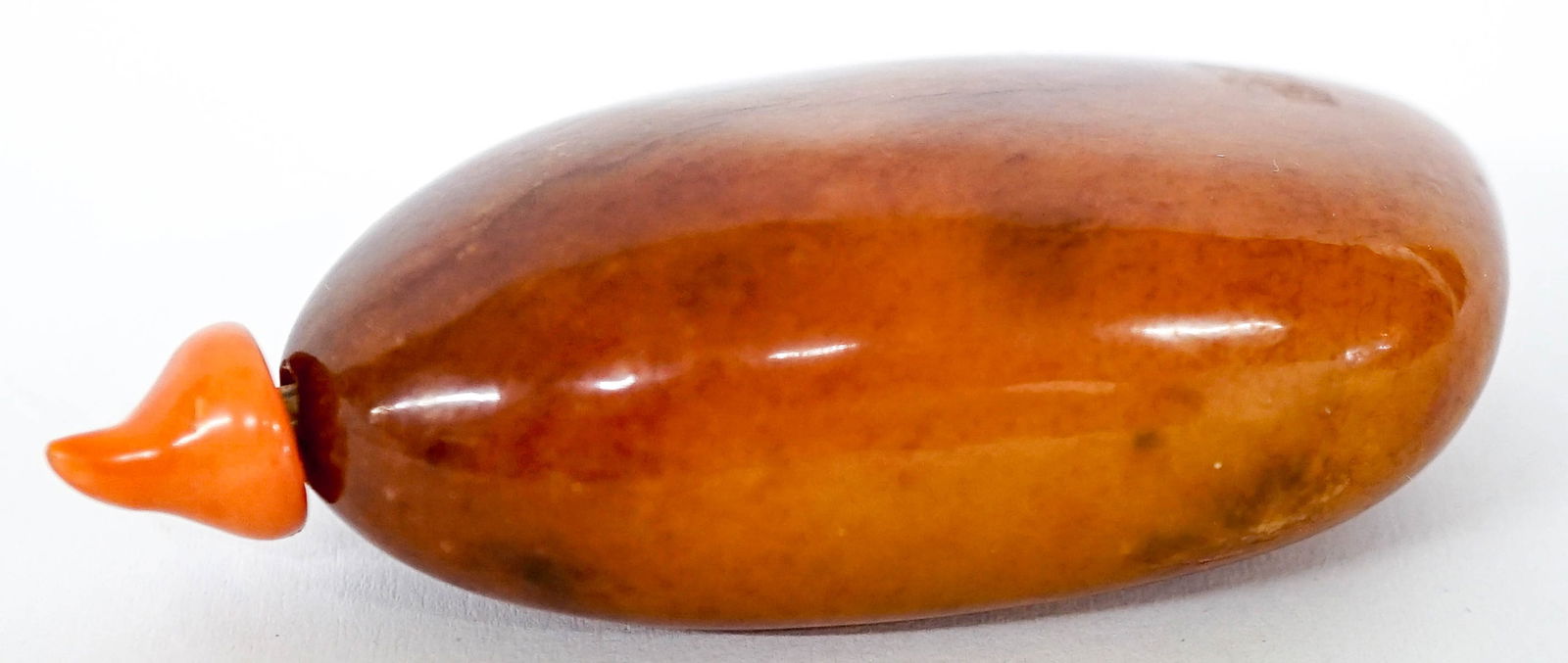 [China] A Red Jadeite Pebble Form Snuff Bottle (1 of 19)