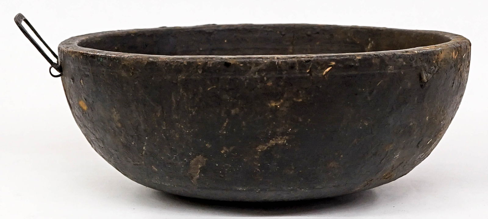 African Carved 13IN Wood Bowl: Measures 13 in. across rim x 5 in. tall. Lot measures 13 x 13 x 5 in. for shipping purposes. The absence of a condition report does not imply that the lot is in perfect condition or completely free fr