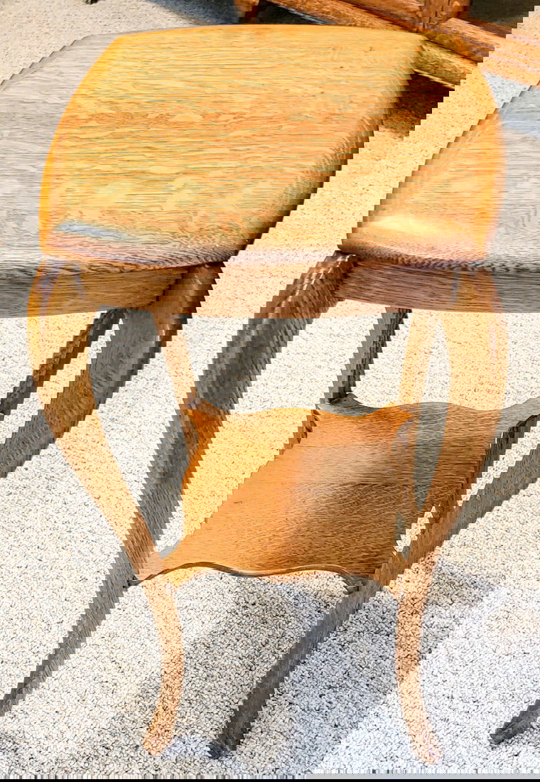 Antique American Oak Lamp Stand. (1 of 5)