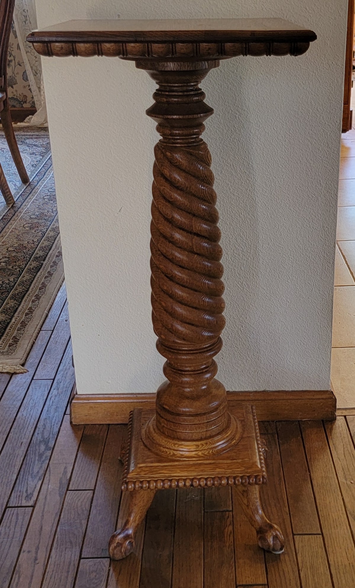 An Antique Twist Stem Fern Stand (1 of 5)