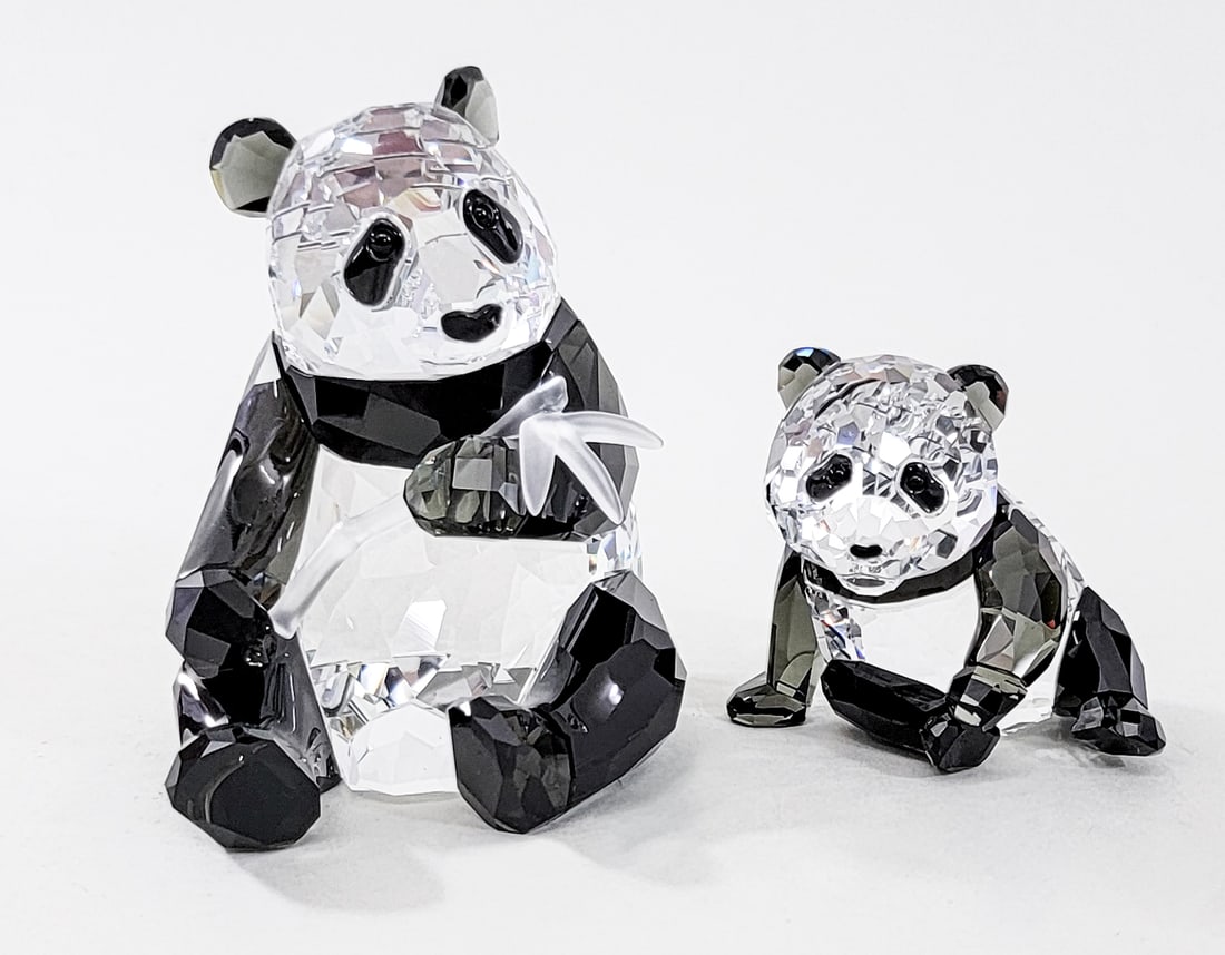 Swarovski SCS 2008 Annual Edition Pandas: Swarovski SCS 2010 Annual Edition Pandas. They measure approximately 3.75 and 2.25 inches. No damage with original box. Measures 9 x 9 x 5.5 in. for shipping purposes only (box size). The absence of a
