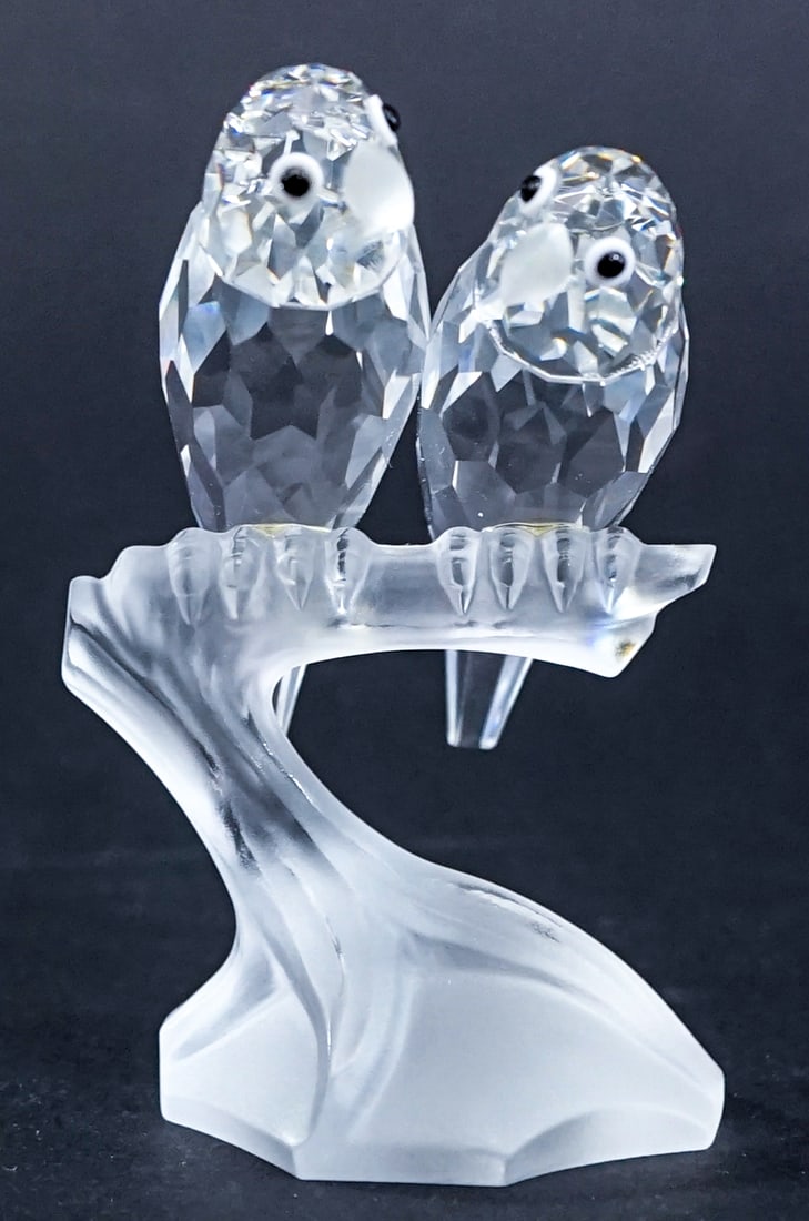 Swarovski Crystal SCS Lovebirds 1987 1st Edition: Measures 4.25 x 2.75 x 2.5 inches. No damage or repairs. No box. The absence of a condition report does not imply that the lot is in perfect condition or completely free from wear and tear, imperfecti