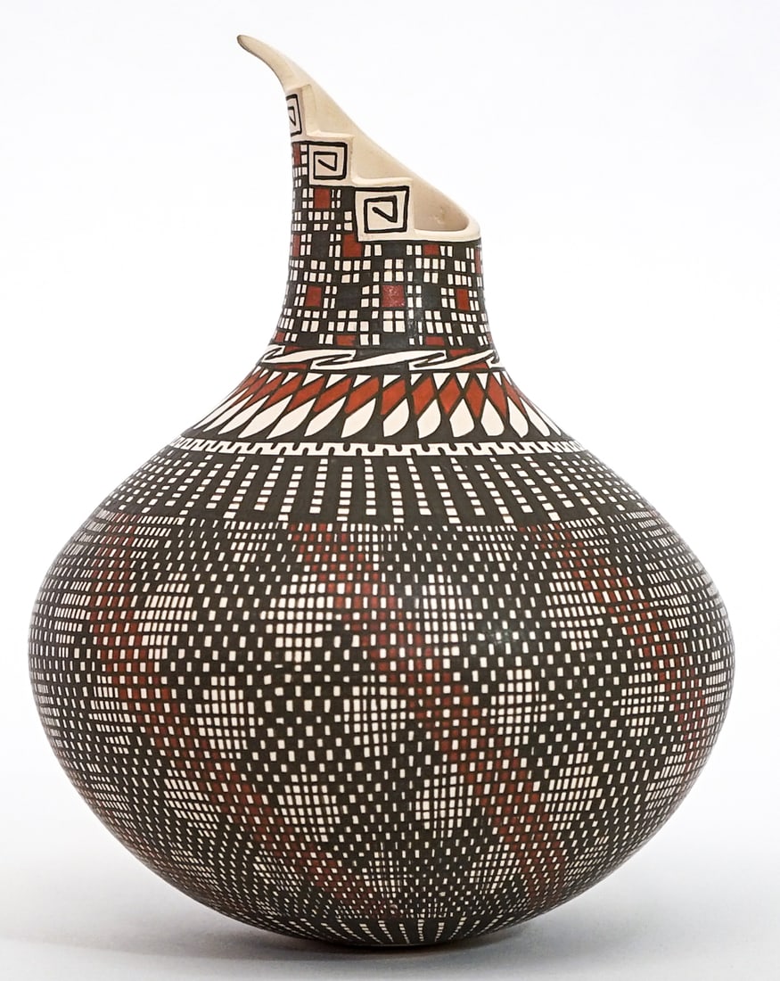 Martha Martinez SIGNED Vase Pottery [Polychrome]: Martha Martinez de Dominquez (Mata Ortiz) olla vase. Signed underside. Measures 8 high x 5.75 x 5.75 in. No evident cracks, chips or repairs. Measures 8 x 5.75 x 5.75 in. for shipping purposes only. T